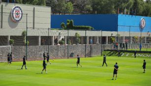 Jugadores de Cruz Azul entrenan en la Noria 