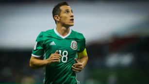 Andrés Guardado durante un partido contra Panamá