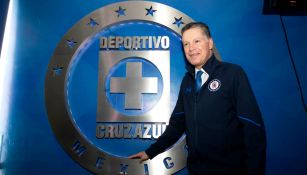 Ricardo Pelaez, durante su presentación oficial con Cruz Azul