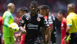 Miler Bolaños se va expulsado contra Toluca