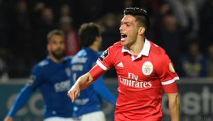 Raúl Jiménez festeja gol con el Benfica