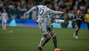 Vela saca un disparo en un juego con el LAFC