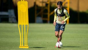 Diego Lainez, durante un entrenamiento con América