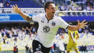 Octavio Rivero celebra gol con Colo Colo