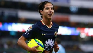 Lainez durante un partido con América