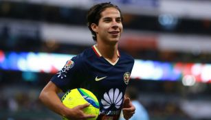 Diego Lainez en partido con América 