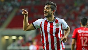 Rodolfo Pizarro celebra una anotación con Chivas