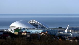 Estadio Olímpico de Sochi rodeado de paradisíacos paisajes