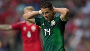 Javier Hernández se lamenta en el duelo del Tri contra Dinamarca