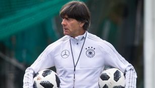 Löw, durante un entrenamiento con Alemania