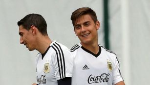 Dybala en compañía de Di María en la concentración de Argentina