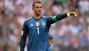 Manuel Neuer en acción durante un partido contra México