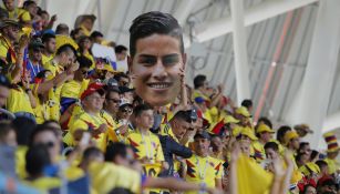 Aficionados colombianos alentando a su equipo en su debut en Rusia