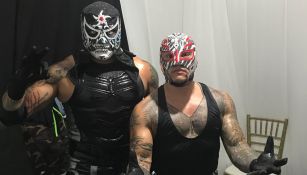 Pentagón Jr. (izq) y Rey Mysterio (der) antes de una lucha