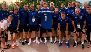 Islandia presume jersey en honor a Carl Ikeme