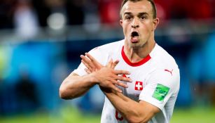 Shaqiri realiza la seña del águila bicéfala de Albania