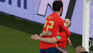 Isco festeja su gol contra Marruecos con Iniesta