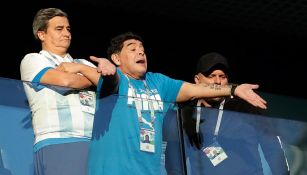 Maradona (centro) durante el partido de Argentina y Nigeria