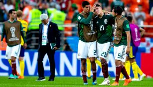 Seleccionados consuelan a Edson tras derrota contra Suecia