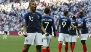 Mbappé festeja uno de sus goles contra Argentina