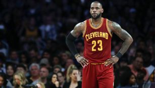 Lebron James durante partido con los Cavaliers 