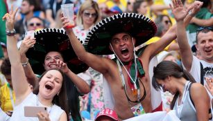 Afición mexicana disfruta el Brasil-México en Samara 