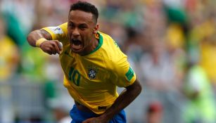 Neymar celebra el gol frente a México