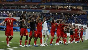 Jugadores de Bélgica celebran el triunfo contra Japón