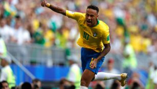 Neymar celebra su anotación contra el Tri en el Mundial 