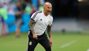 Sampaoli da instrucciones en un juego de Argentina durante Rusia 2018