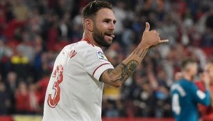 Layún celebra un gol con el Sevilla