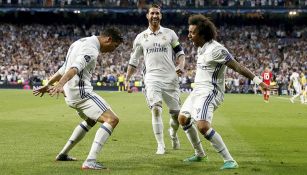 Cristiano Ronaldo celebra un gol con Marcelo y Sergio Ramos