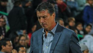 Siboldi sale triste después de haber perdido encuentro en la Liga MX