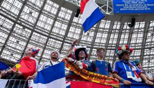 Aficionados franceses apoyan en las tribunas