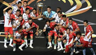 Necaxa celebra la obtención de la Supercopa MX frente a Monterrey 