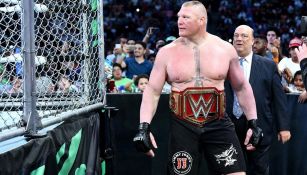 Brock Lesnar antes de una lucha en jaula contra Roman Reigns