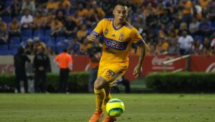 Eduardo Vargas en partido con Tigres de la UANL 