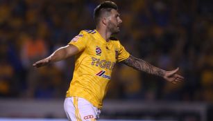 Gignac festeja el gol con Tigres