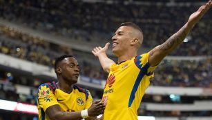 Mateus Uribe celebra gol con América en el Azteca