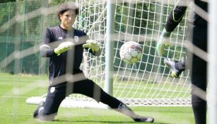 Ochoa, en un entrenamiento con el Standard Lieja