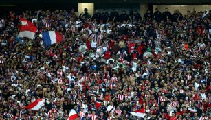 Afición rojiblanca alienta en el Estadio Akron