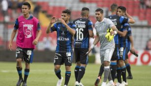 Jugadores de Gallos festejan su victoria frente a Tuzos