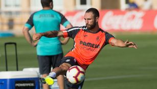 Miguel Layún en su primer entrenamiento con el Villarreal