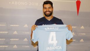 Araujo posa con la camiseta del Celta de Vigo 