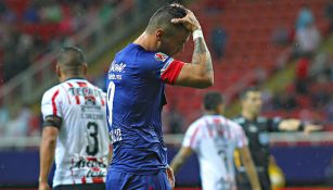 Caraglio se lamenta durante el encuentro frente a Chivas