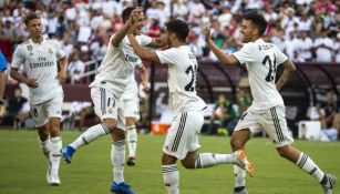 Lucas Vázquez abraza a Asensio tras marcarle a la Juventus