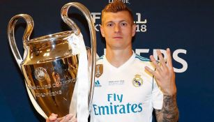 Kroos presume el trofeo de la Champions League 