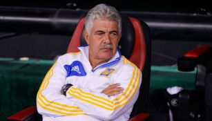 Ricardo Ferretti observa el Cruz Azul vs Tigres de la J3 del A2018