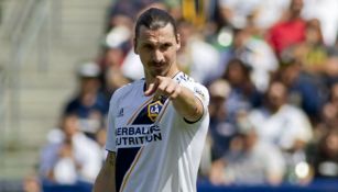 Zlatan señala a la cámara durante un juego del LA Galaxy