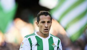 Andrés Guardado con el uniforme del Betis 